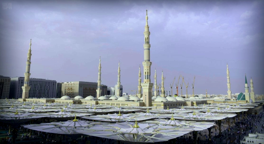 المسجد النبوي مآذن وقباب